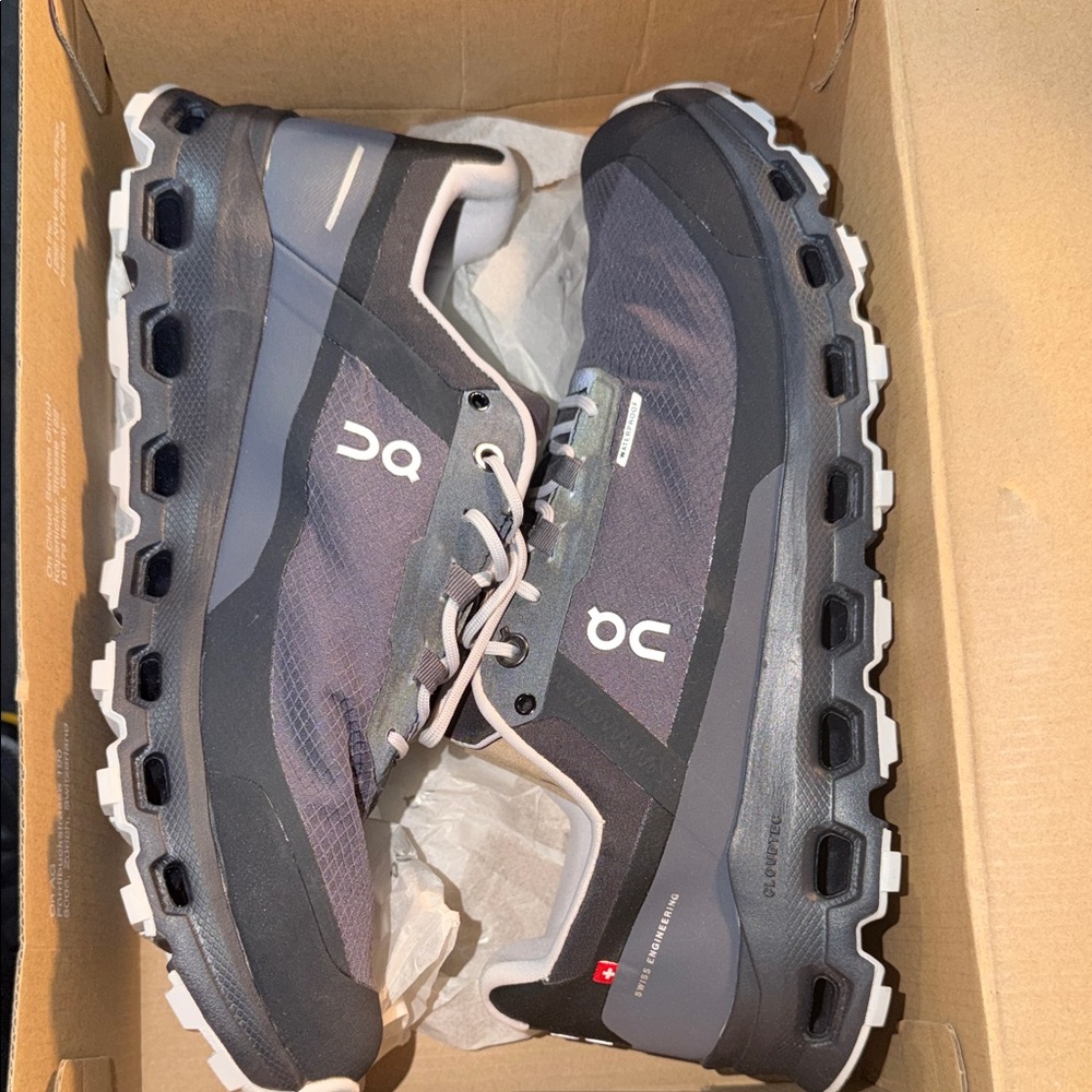 On Running Women’s Trail Sneakers in Black and Gray